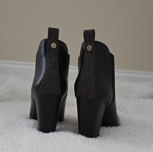 🍁 New! It's Fall, Y'all! Michael Kors Evaline Heeled Booties - Picture 8 of 16